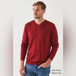 Patrick Assaraf Men’s Extra-Fine Merino Vintage Wash V-Neck Sweater Raspberry